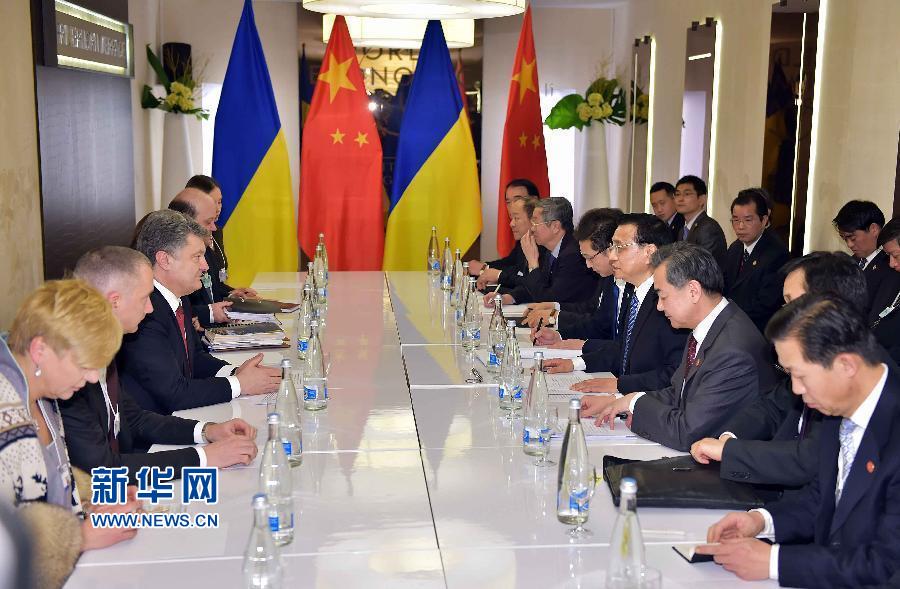 1月21日，中國國務院總理李克強在瑞士達沃斯會見烏克蘭總統波羅申科。 新華社記者 李濤 攝