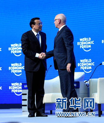 1月21日，中国国务院总理李克强在瑞士达沃斯举行的世界经济论坛全会发表特别致辞并回答提问。 新华社记者 饶爱民 摄
