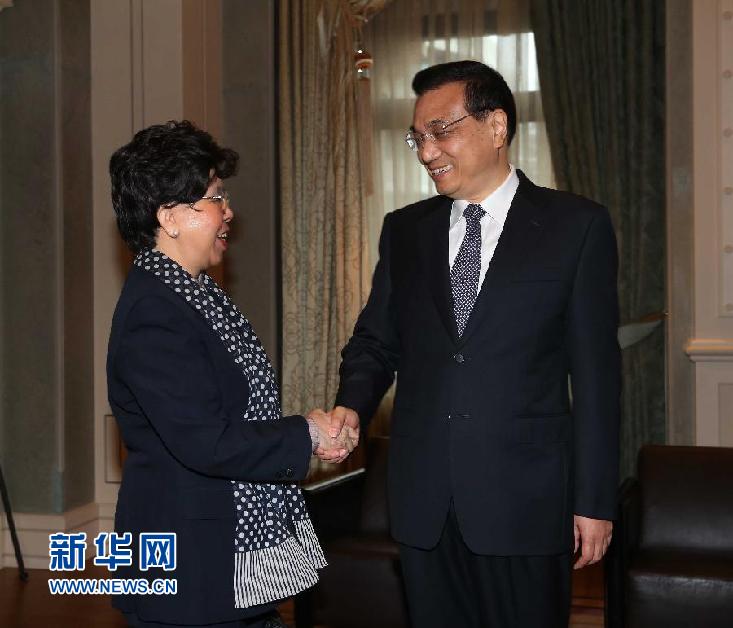 1月22日，中国国务院总理李克强在瑞士苏黎世会见世界卫生组织总干事陈冯富珍。 新华社记者 刘卫兵 摄