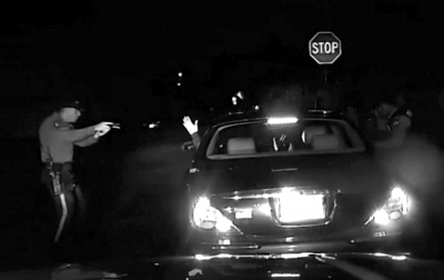 美国警察枪杀举手投降黑人