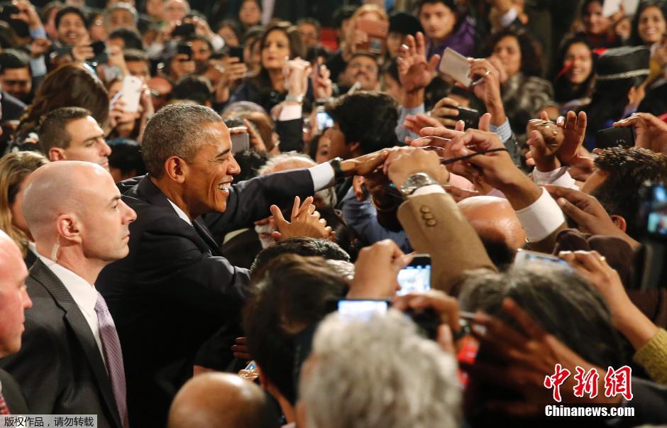 奥巴马在印度发表演讲 深受当地民众欢迎