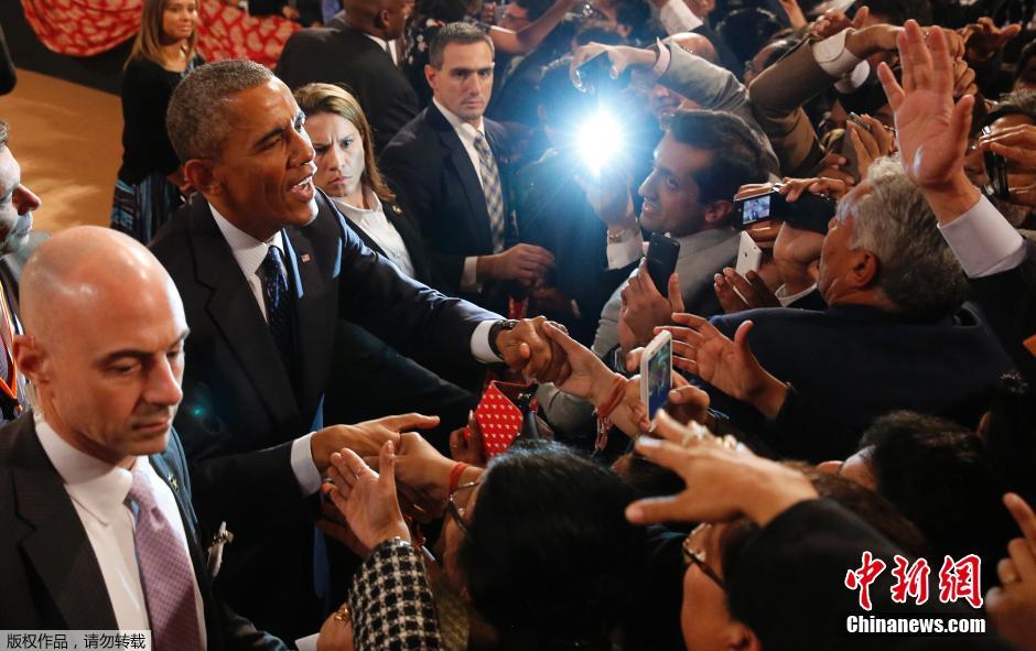 奥巴马在印度发表演讲 深受当地民众欢迎