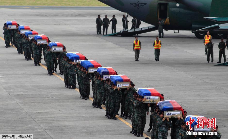 菲律宾44名遇难特警遗体运抵马尼拉