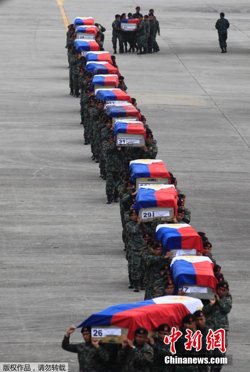 菲律宾44名遇难特警遗体运抵马尼拉