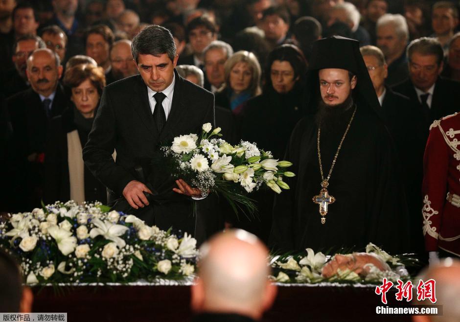 保加利亚首任民选总统逝世 多位政要出席葬礼