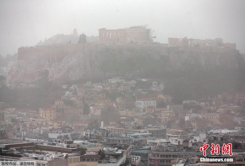 希腊遭遇风暴天气 沙尘暴遮蔽雅典城