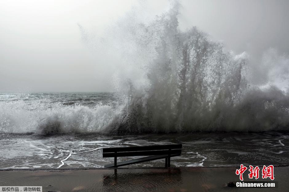 希腊遭遇风暴天气 沙尘暴遮蔽雅典城