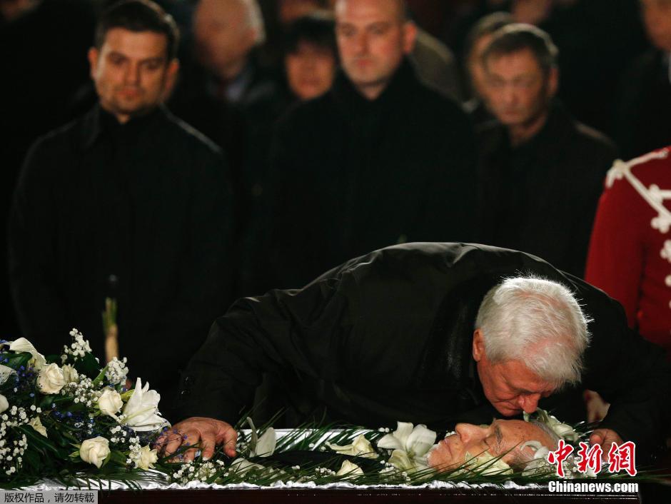 保加利亚首任民选总统逝世 多位政要出席葬礼