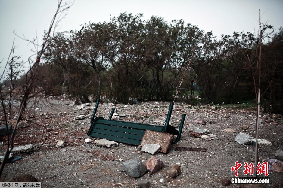 希腊遭遇风暴天气 沙尘暴遮蔽雅典城