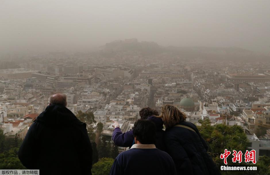 希腊遭遇风暴天气 沙尘暴遮蔽雅典城