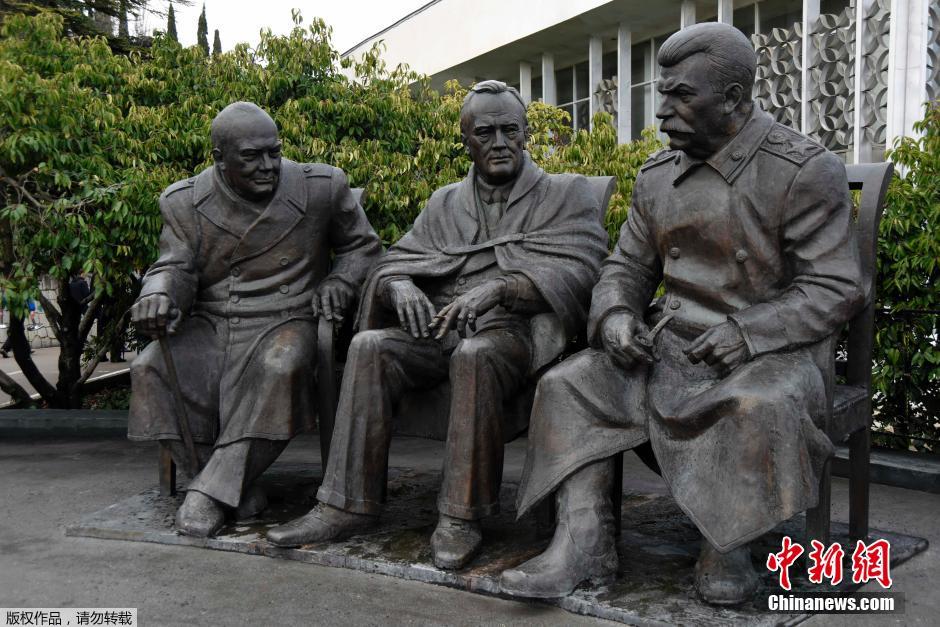 俄纪念雅尔塔会议召开70周年 英美苏领导人铜像揭幕