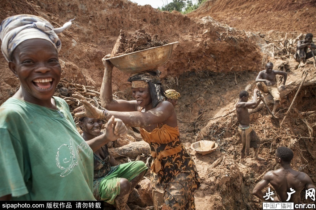 图片故事:加纳采金者的悲痛