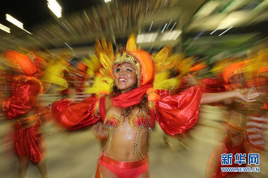 （国际）（3）里约狂欢节开启桑巴游行