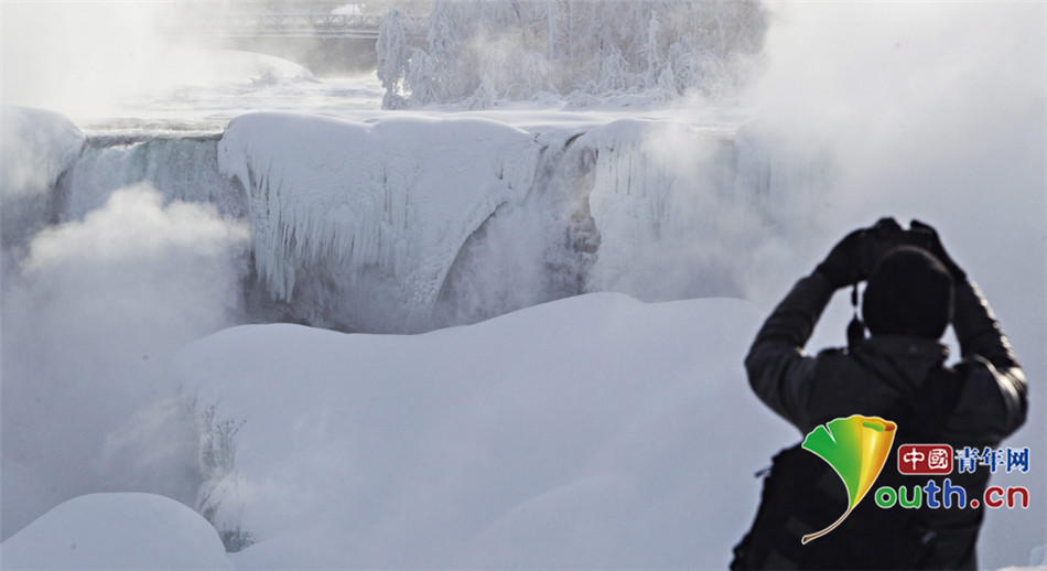 上帝的杰作：冰封的尼亚加拉瀑布