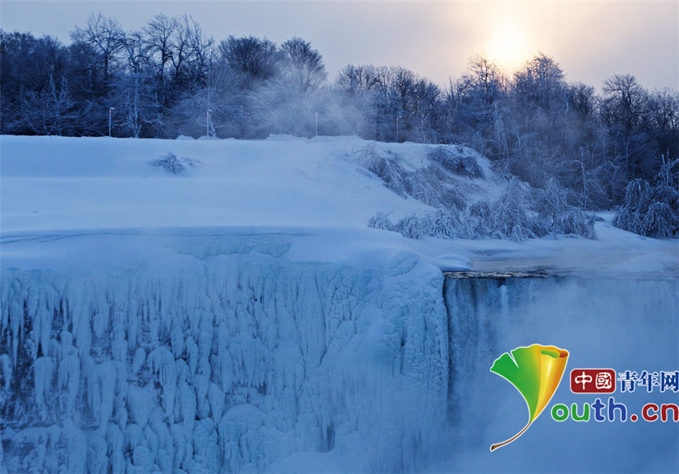 上帝的杰作：冰封的尼亚加拉瀑布