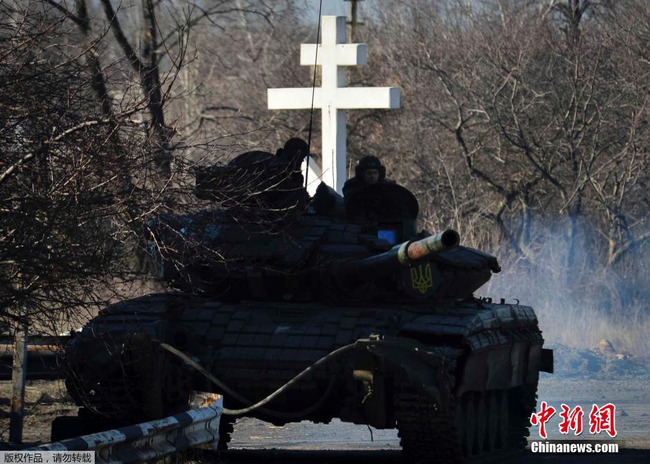 乌克兰政府军与亲俄武装交换遇难士兵遗体