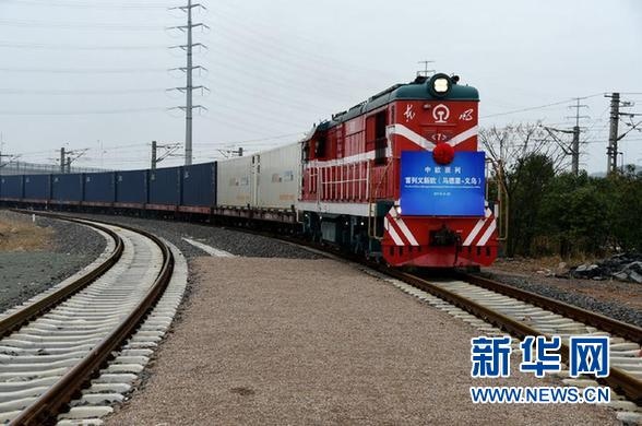 首趟义新欧中欧班列满载年货抵达义乌