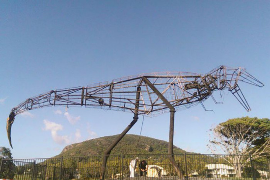 中国产机器人恐龙在澳被烧毁：只剩一副框架（图）