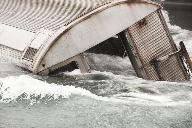 美纽约废弃地铁最终归宿：海葬大西洋变身人工礁