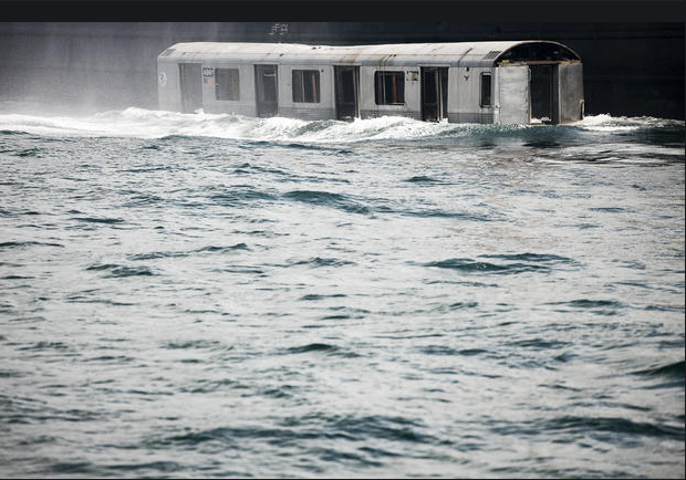 美纽约废弃地铁最终归宿：海葬大西洋变身人工礁