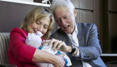 国际女政要&ldquo;女人味&rdquo;：希拉里慈母范英拉变顾家美妈