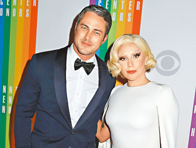 Lady GaGa被指正筹备与Taylor Kinney（左）的婚礼