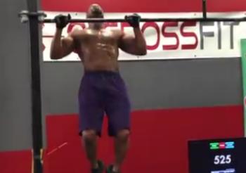 美国男子24小时引体向上4321次破世界纪录(图)