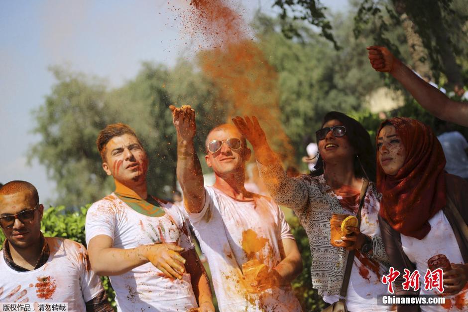 伊拉克民众庆祝波斯新年 迎接春天到来