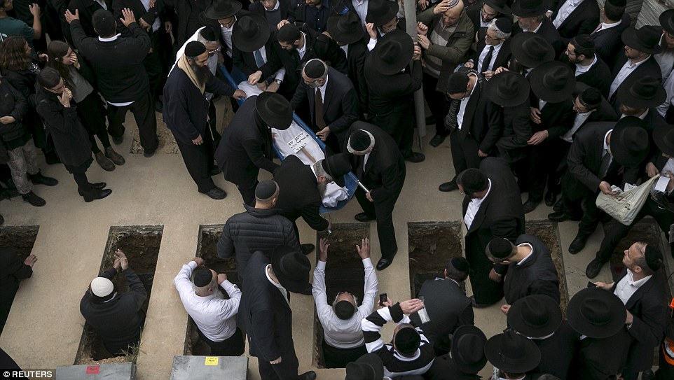 美国犹太教家庭7名儿童葬身火灾 遗体运往耶路撒冷安葬 