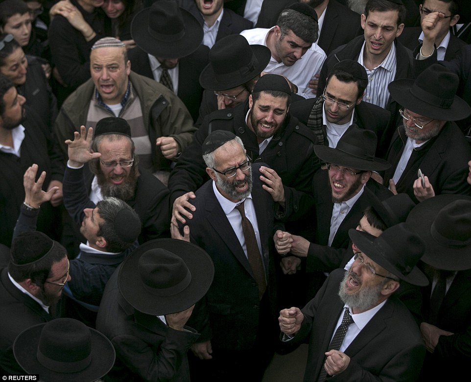 美国犹太教家庭7名儿童葬身火灾 遗体运往耶路撒冷安葬 