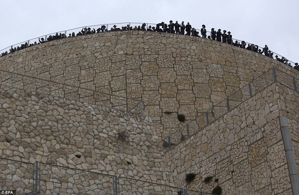 美国犹太教家庭7名儿童葬身火灾 遗体运往耶路撒冷安葬 