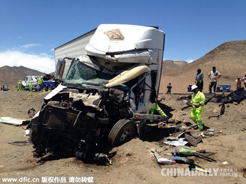 秘鲁发生连环车祸至少36人死亡 司机途中睡着