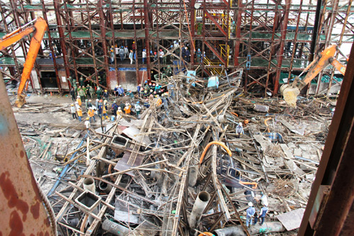 越1经济区混凝土浇筑脚手架坍塌致13死27人伤