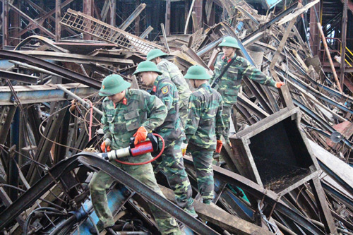 越1经济区混凝土浇筑脚手架坍塌致13死27人伤