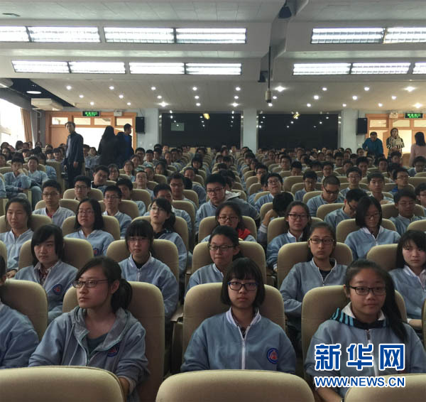 糜振玉中将在北京八中开讲国家安全教育第一课