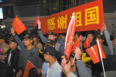 也门撤侨夸潍坊舰周到:我们睡床铺,官兵睡过道