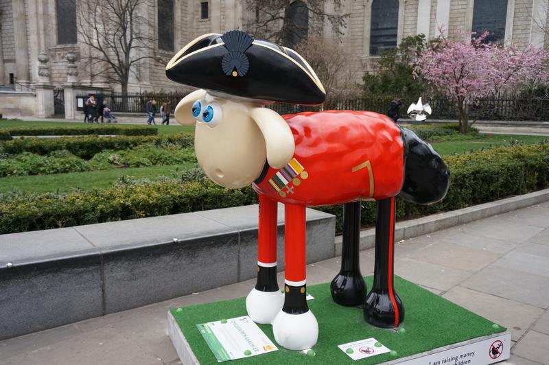 笑笑羊&ldquo;攻占&rdquo;伦敦市民全家出动寻羊踪（图）