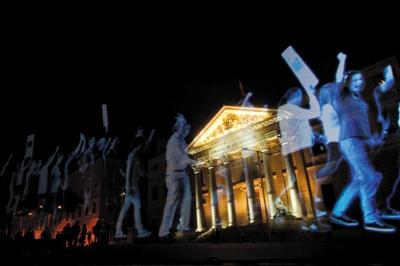 西班牙全息影像游行2000名示威者形如鬼魅(图)