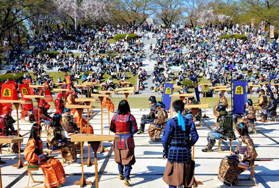 日本举办另类象棋比赛真人着甲胄扮演棋子（图）