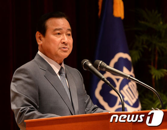 李完九在卸任式上发言