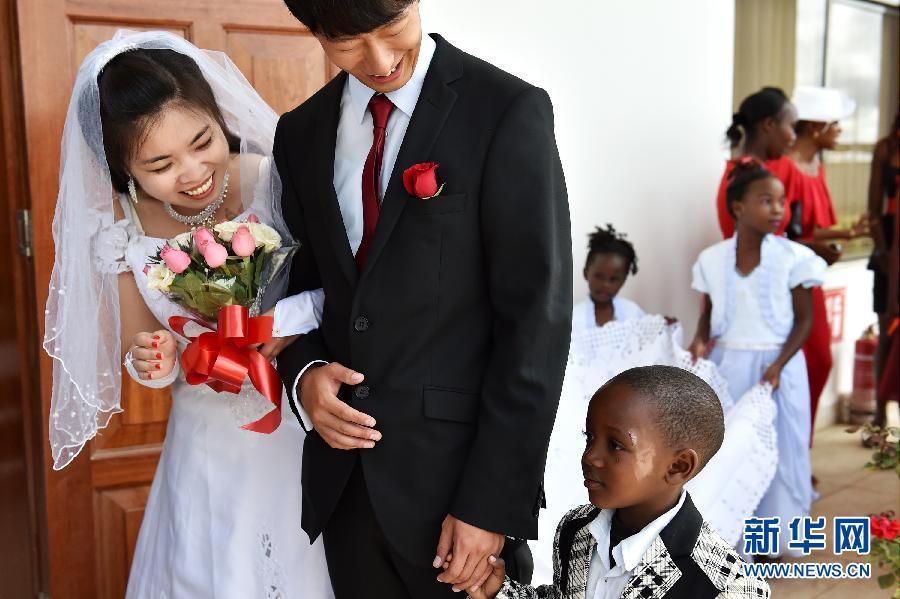 （国际&middot;编辑连线）（2）一对90后中国新人的非洲工地婚礼