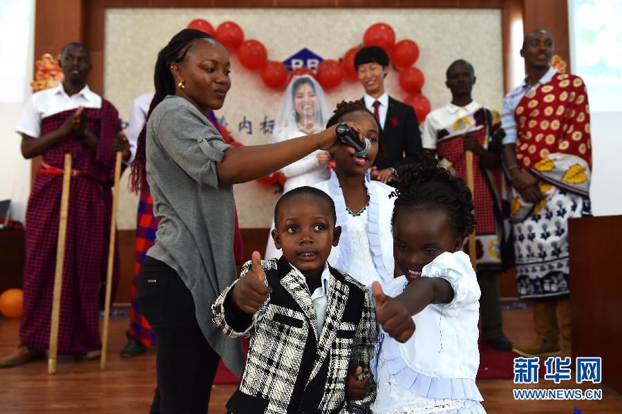 （国际&middot;编辑连线）（3）一对90后中国新人的非洲工地婚礼