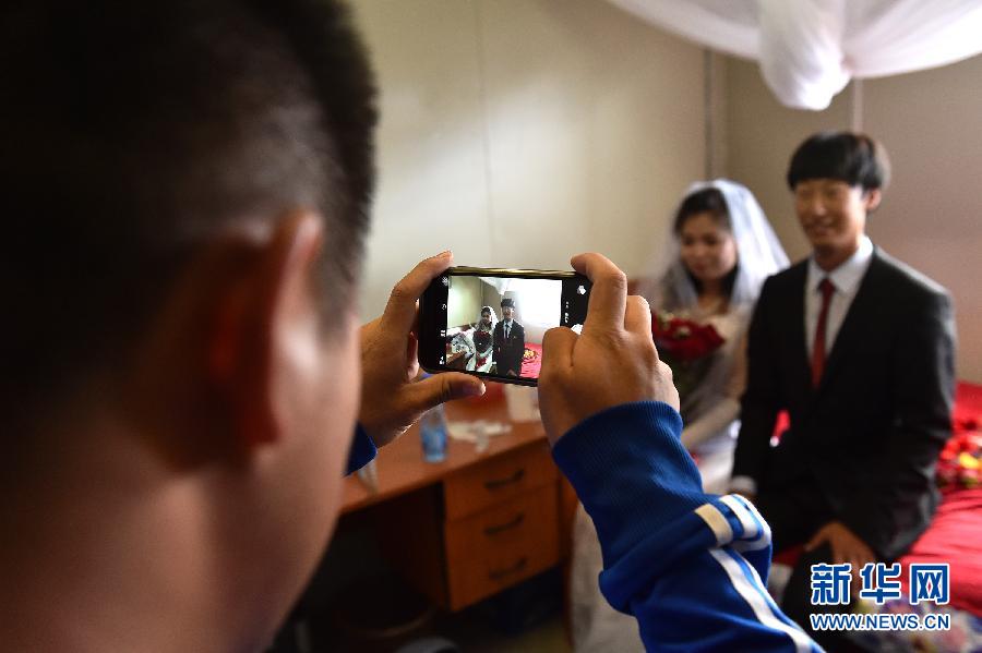 （国际&middot;编辑连线）（8）一对90后中国新人的非洲工地婚礼