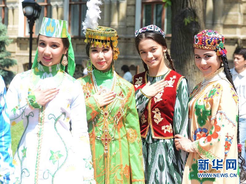 乌兹别克斯坦第13届驻乌外交使团传统文化与民族美食节2日在乌兹别克