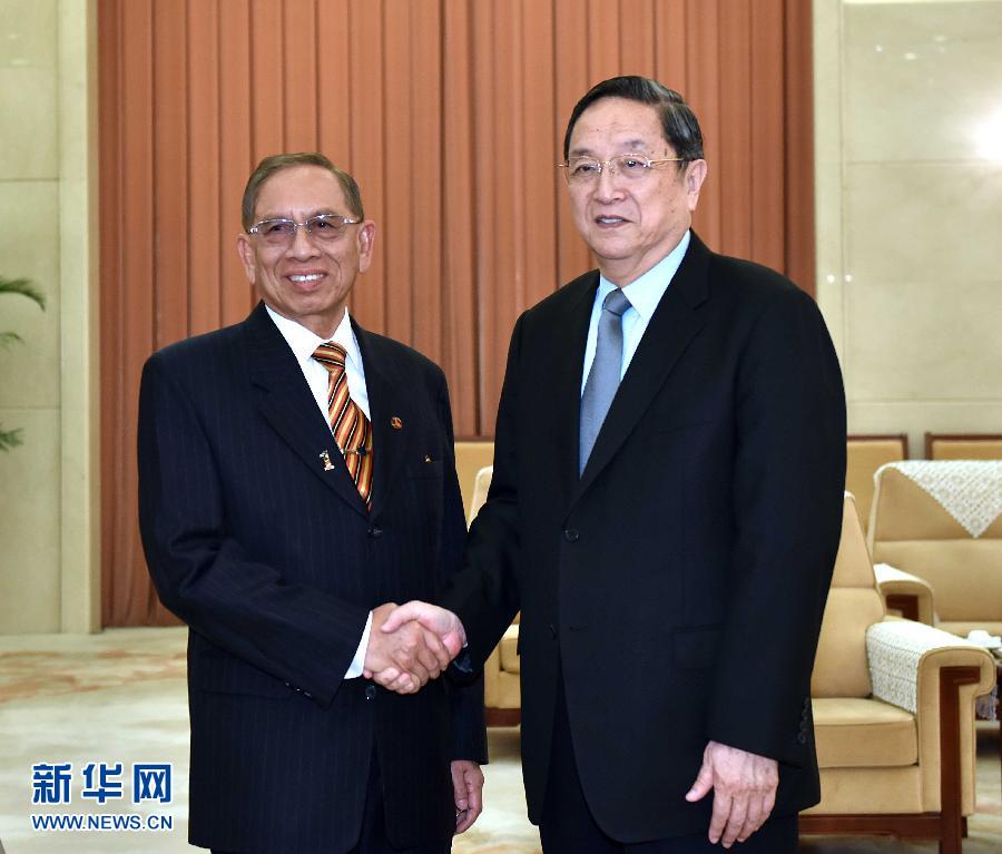 5月5日,全国政协主席俞正声在北京会见马来西亚上议长阿布·扎哈尔。 新华社记者 李涛 摄 5月5日,全国政协主席俞正声在北京会见马来西亚上议长阿布·扎哈尔。 新华社记者 李涛 摄