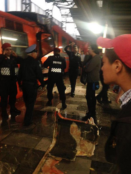 墨西哥首都两辆地铁列车相撞