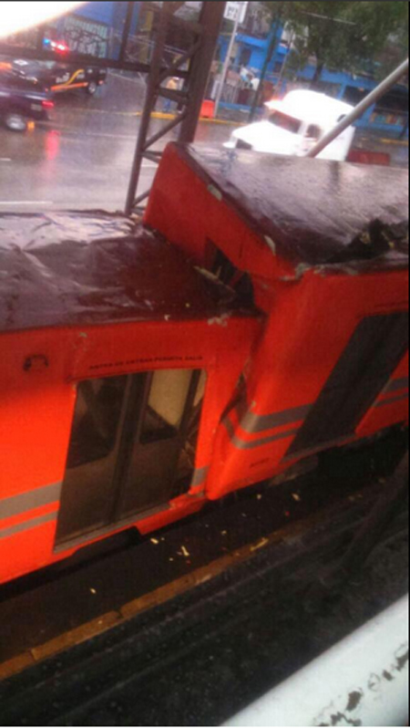 墨西哥首都两辆地铁列车相撞