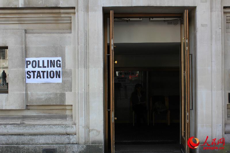 位于威斯敏斯特选区的一个投票站人很少(摄影:白天行)jpg