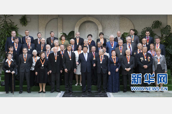 5月8日，國家主席習近平在莫斯科會見俄羅斯援華專家和親屬代表。 新華社記者 黃敬文 攝