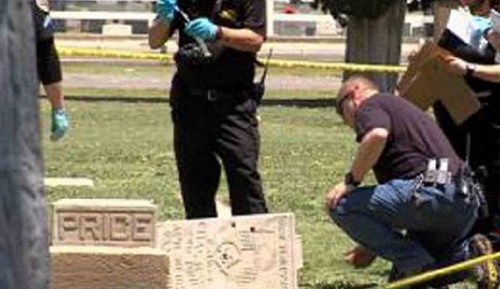 百年墓碑突然倒塌美国4岁男童扫墓时被砸死（图）